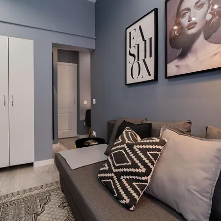Stylish Designer 2br By Dambovitei Apartmán *
