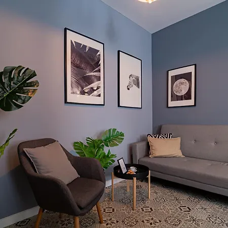 Stylish Designer 2br By Dambovitei Apartmán *